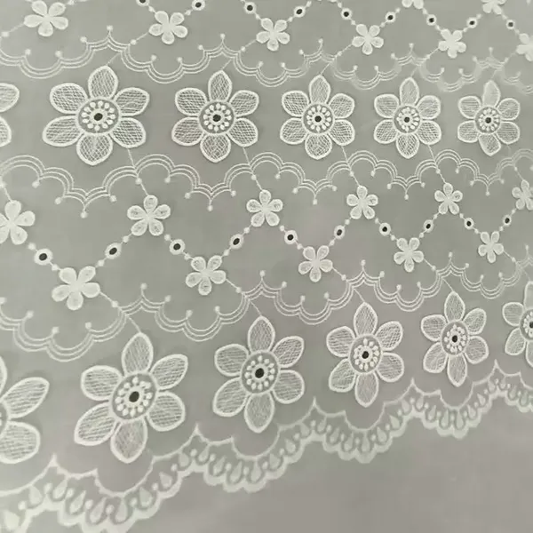 Kotoizko parpailak brodatutako betile ehuna soineko