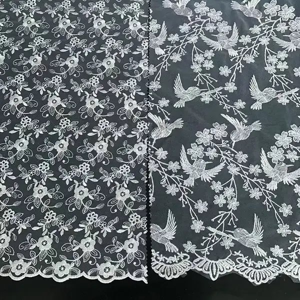 Tulle oihal brodatutako parpailak